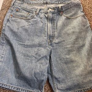Size 38 men’s Levi Men's Denim Shorts